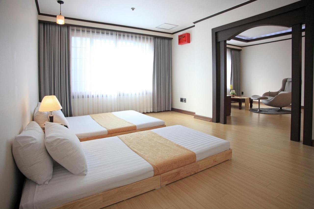 เดอะ โชซุน โฮเต็ล ซวนโบ Hotel ชองจู ภายนอก รูปภาพ