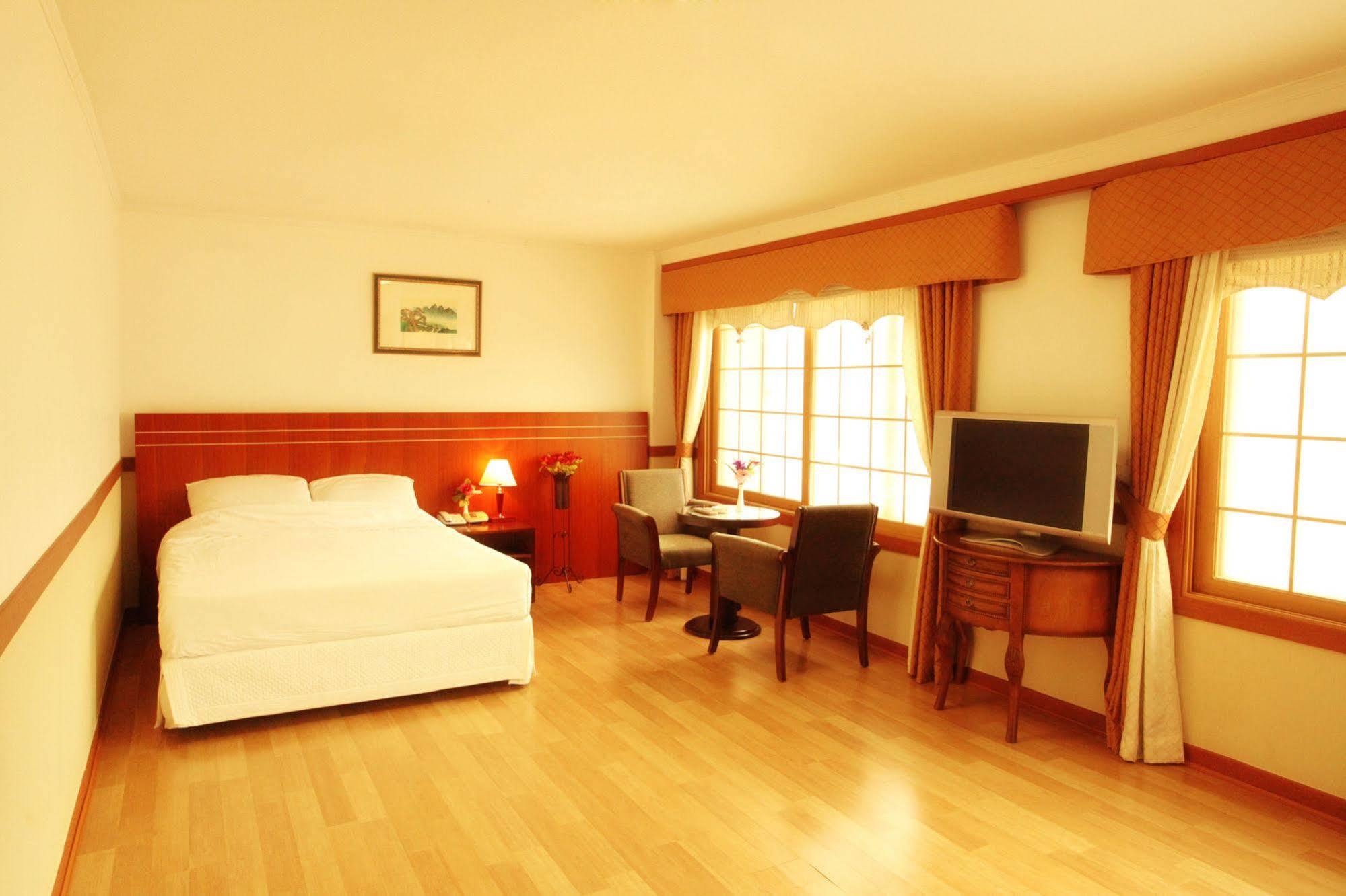 เดอะ โชซุน โฮเต็ล ซวนโบ Hotel ชองจู ภายนอก รูปภาพ